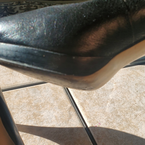 Cute pair of leather pumps by Franco Sarto - Picture 4 of 4